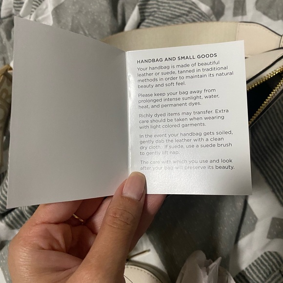 BMWT- Michael Kors Jet Set Tech Crossbody Bag in Saffiano Leather - light cream - Picture 8 of 11